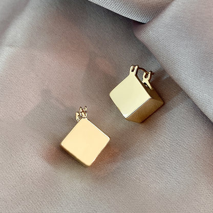 Elegante kubusoorbellen in goud