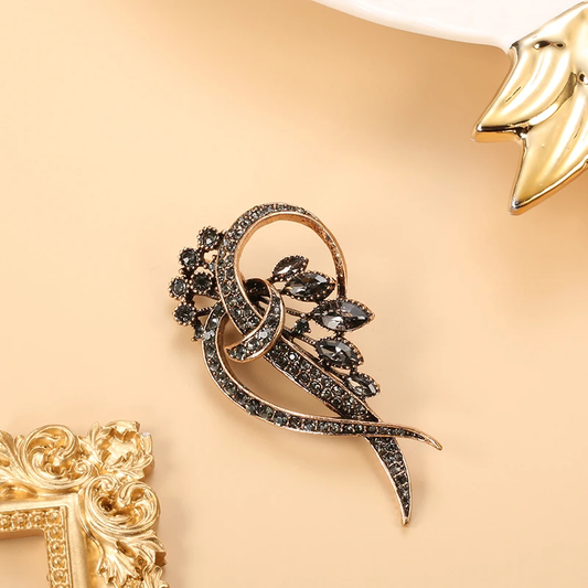 Elegante zwarte oorbellen met steentjes in goud