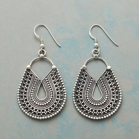 Vintage oorbellen met hangende mandala | Witgoud