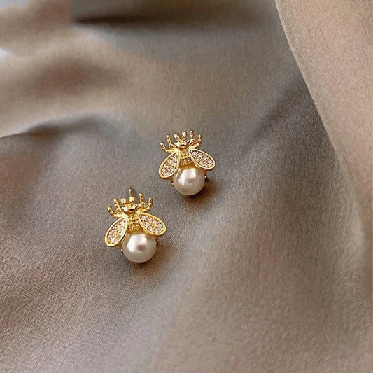 Oorbellen met parel en steentjes in goud