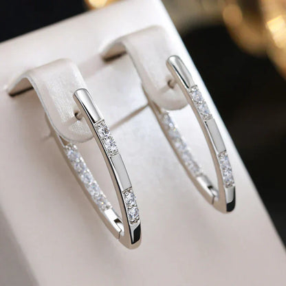 Elegante oorbellen met steentjes in goud