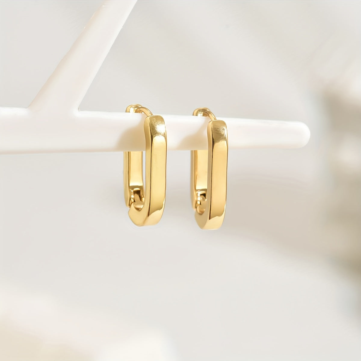 Elegante geometrische oorbellen in goud