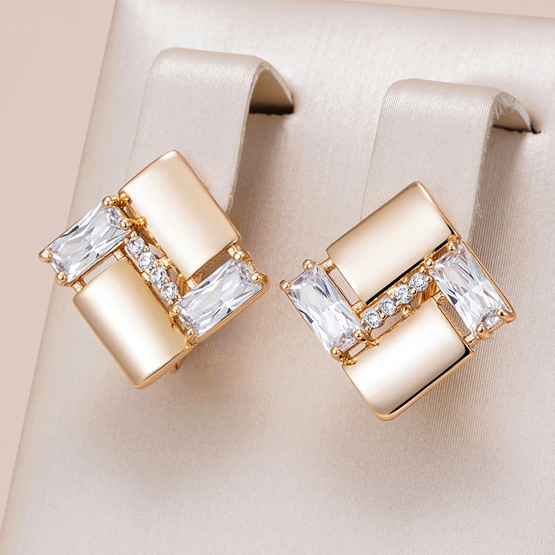 Elegante geometrische oorbellen met steentjes in goud