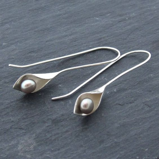 Retro oorbellen met blad en parel in goud