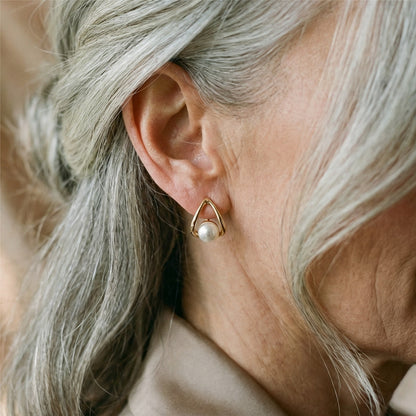 Driehoekige oorbellen met elegante parels | Goud