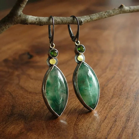 Vintage oorbellen met groene steen | Goud