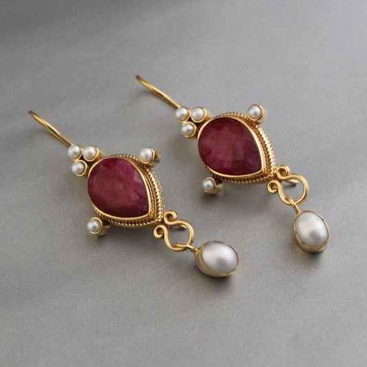 Vintage oorbellen met robijn en madelief | Goud
