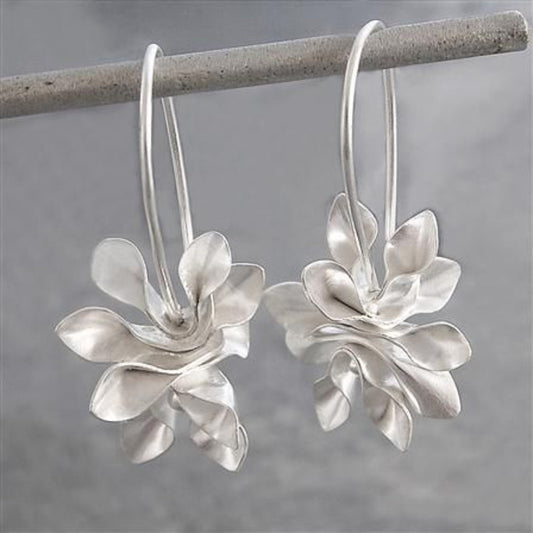Vintage oorbellen met grillige bloemen | Witgoud
