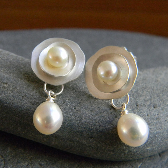 Vintage oorbellen met madeliefjes in wit goud
