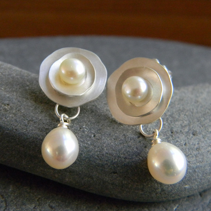 Vintage oorbellen met madeliefjes in wit goud