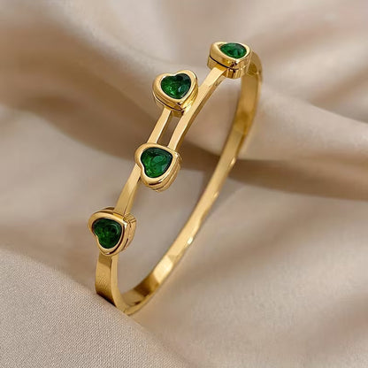 Groene hartjesarmband in goud