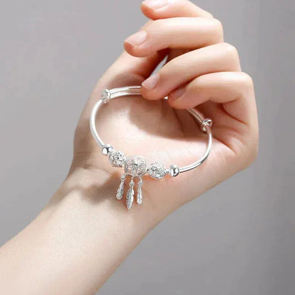 Verstelbare armband met klavermedaille in wit goud