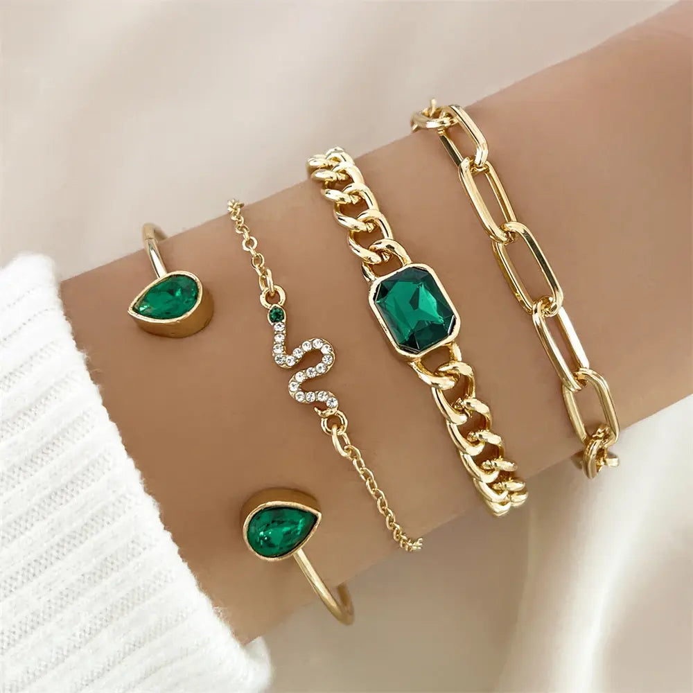 Armband met groene kristallen in goud