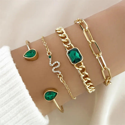 Armband met groene kristallen in goud