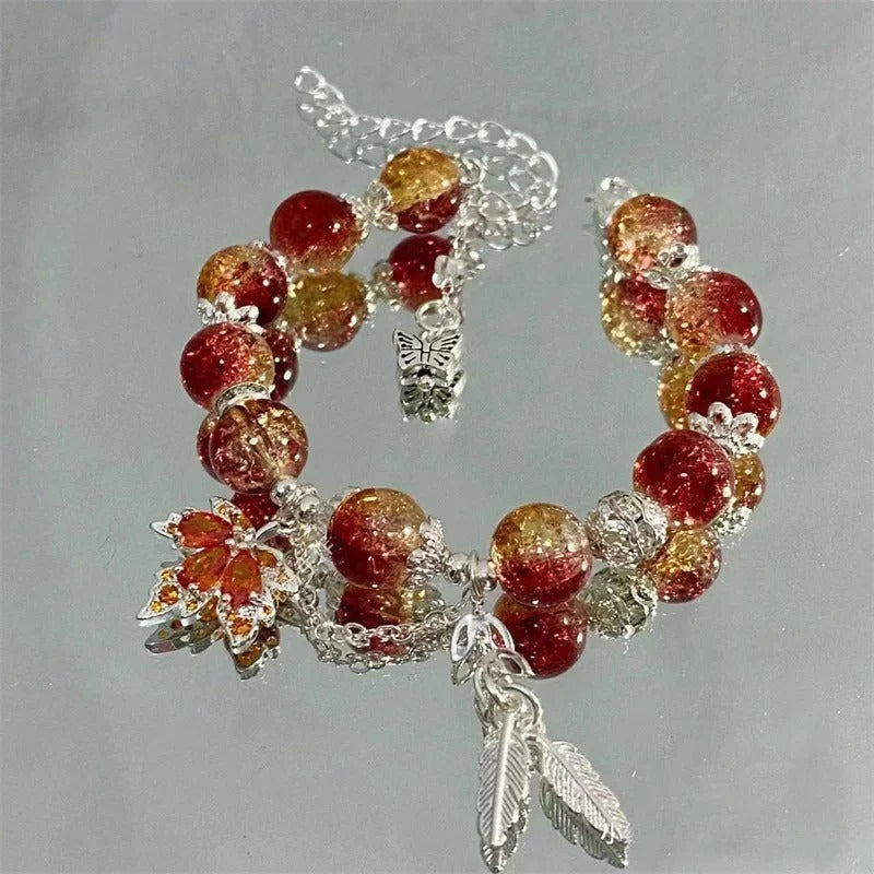 Armband met herfstblad en vlinder in wit goud