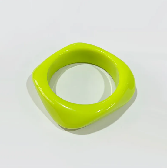 Kleurrijke vierkante acrylarmband in goud