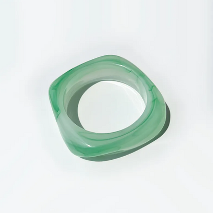 Kleurrijke vierkante acrylarmband in goud