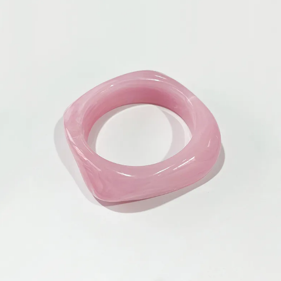 Kleurrijke vierkante acrylarmband in goud