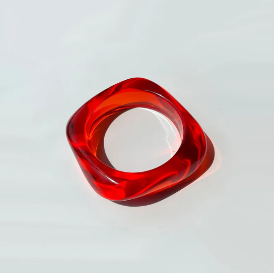 Kleurrijke vierkante acrylarmband in goud
