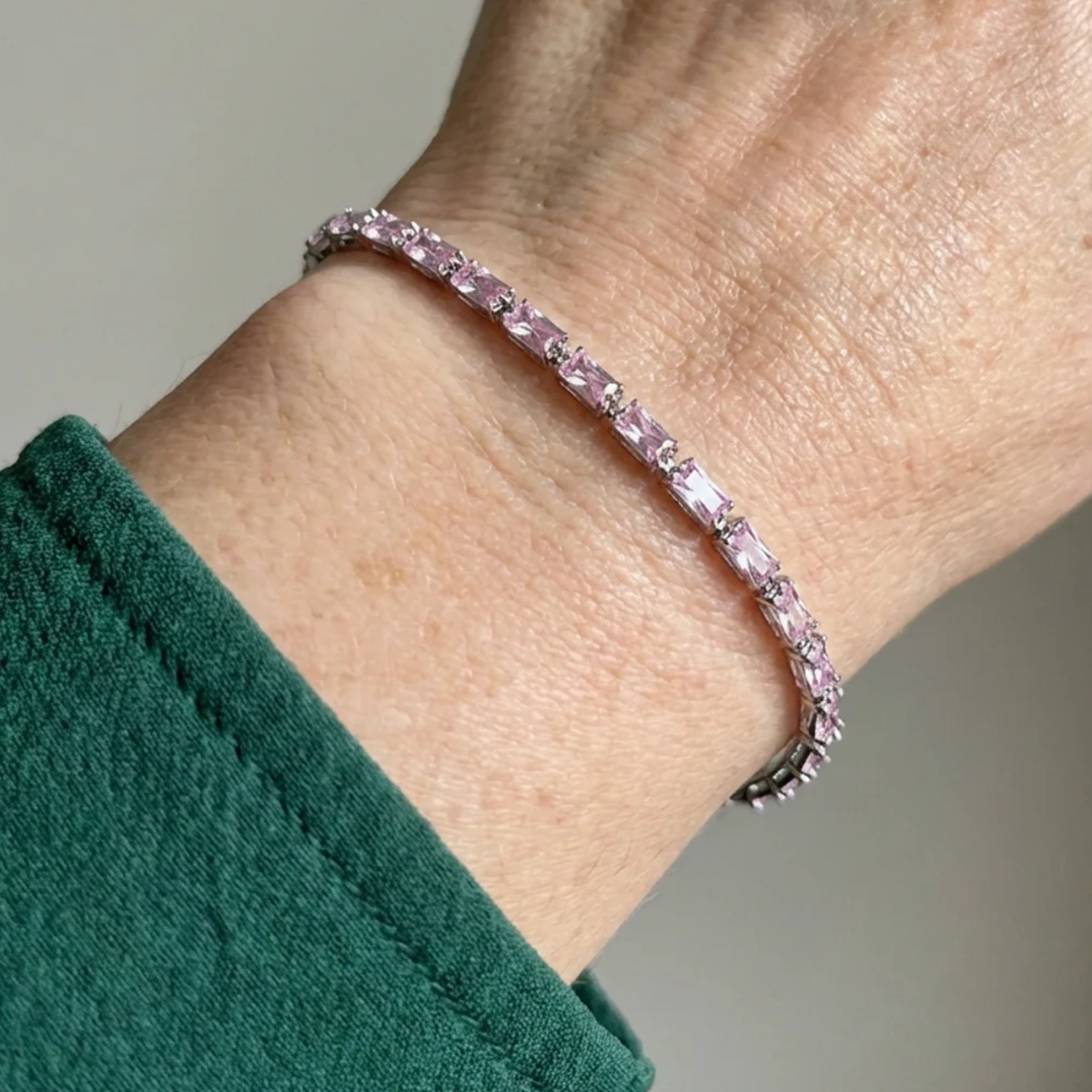Roze saffier prisma-tennisarmband in wit goud