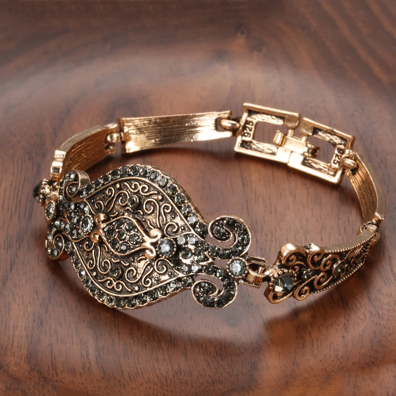 Elegante armband met zwart kristal in goud