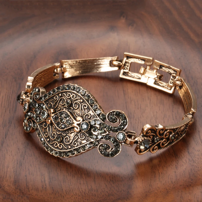Elegante armband met zwart kristal in goud