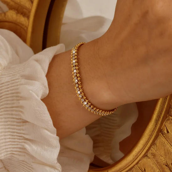 Roestvrijstalen armband met glinsterende schakels in goud