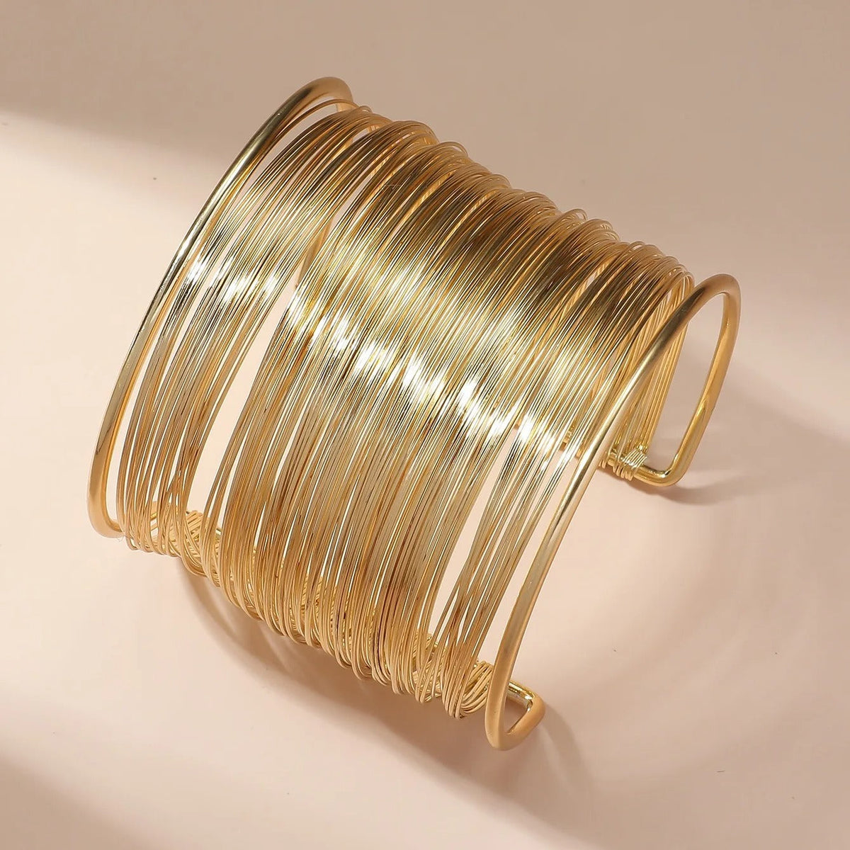 Open spiraalarmband in goud
