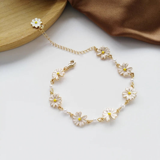 Retro armband met madeliefjes en witte bloemen | Goud