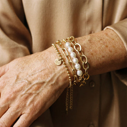 Armbanden met madeliefjes in goud