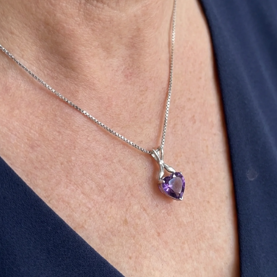 Viooltjeshart-ketting in wit goud