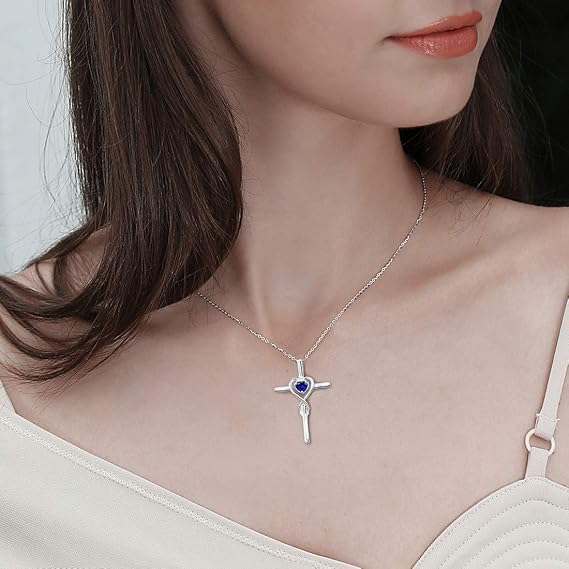 Kruisketting met saffieren hartsteen in wit goud