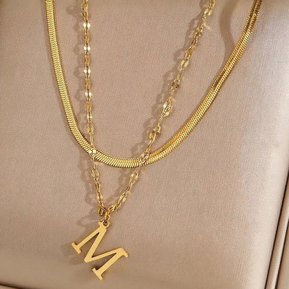 Gelaagde initialenketting in goud