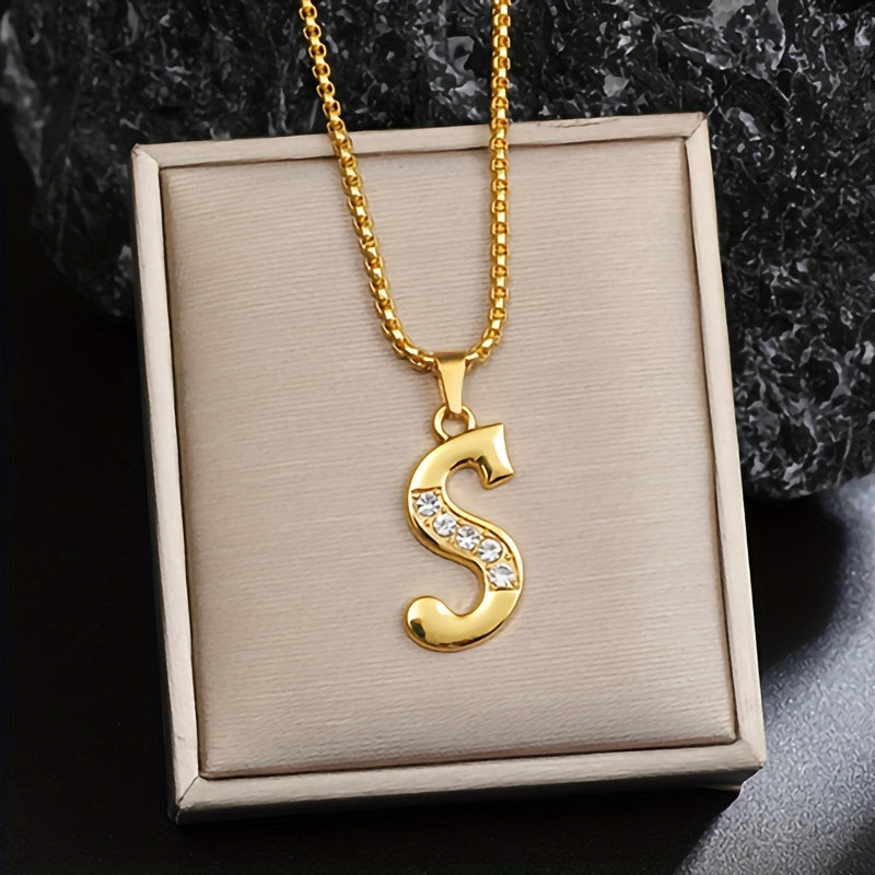 Initialenketting met kristallen accent in goud