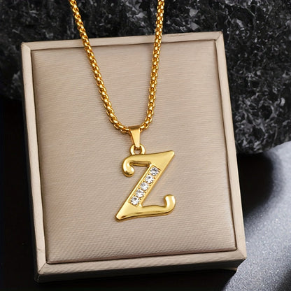 Initialenketting met kristallen accent in goud