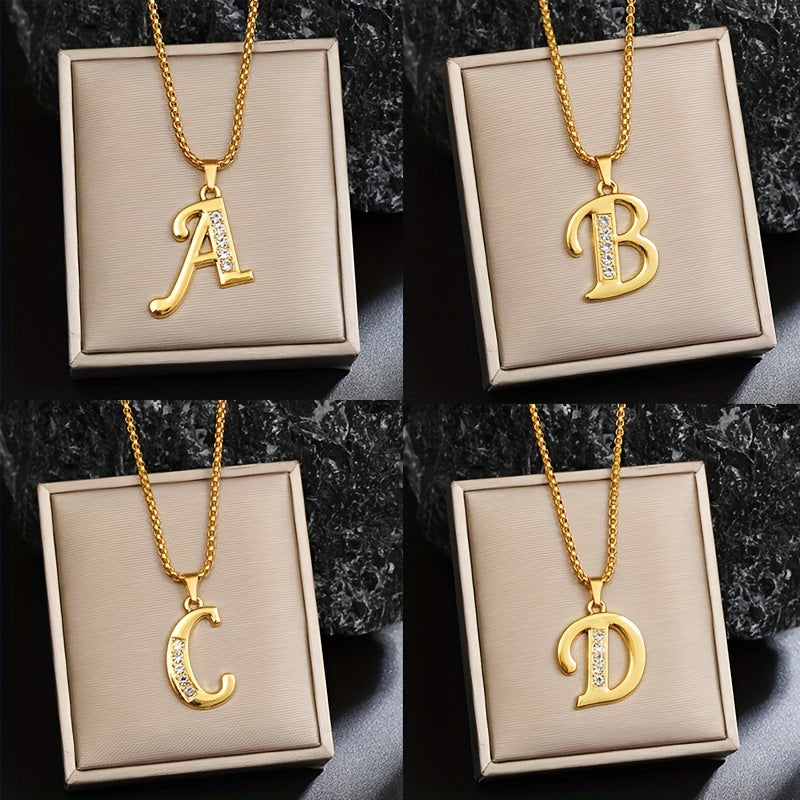Initialenketting met kristallen accent in goud