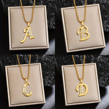 Initialenketting met kristallen accent in goud