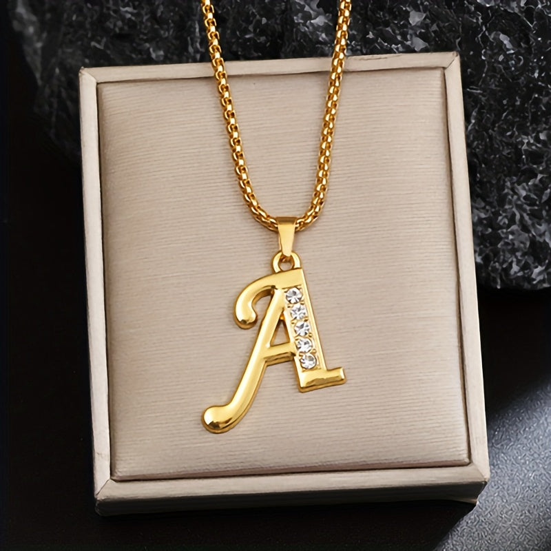 Initialenketting met kristallen accent in goud