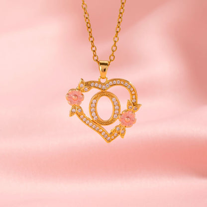 Initialenketting met bloemenbedel in goud