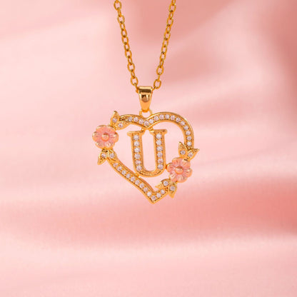 Initialenketting met bloemenbedel in goud