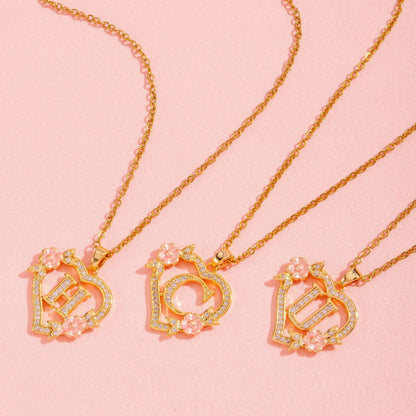 Initialenketting met bloemenbedel in goud