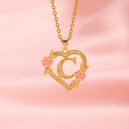 Initialenketting met bloemenbedel in goud
