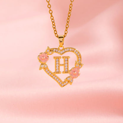 Initialenketting met bloemenbedel in goud