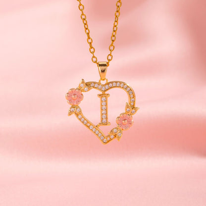 Initialenketting met bloemenbedel in goud