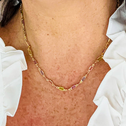 Ketting Isabelle met glinsterende gekleurde steen in goud