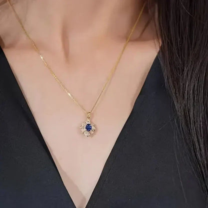Blauwe ketting in goud