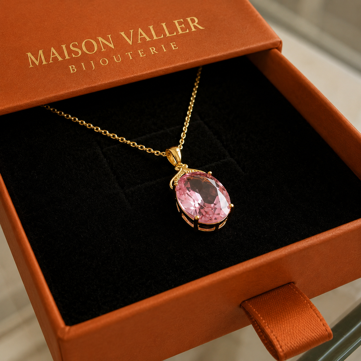 Keizerlijke ovale ketting met roze saffier in goud