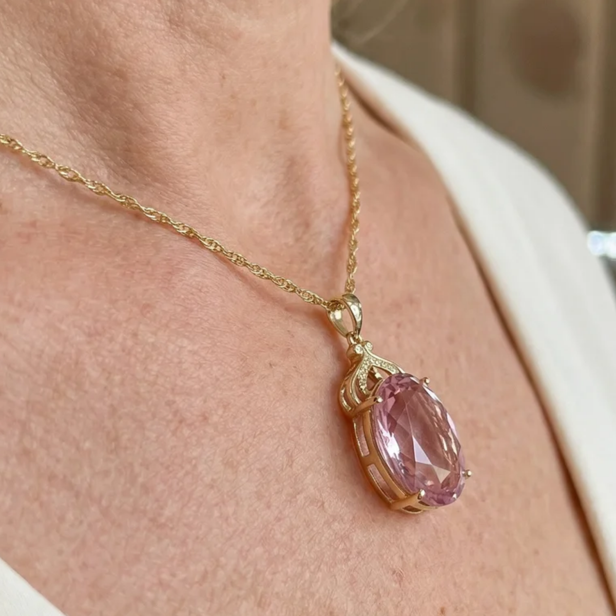 Keizerlijke ovale ketting met roze saffier in goud