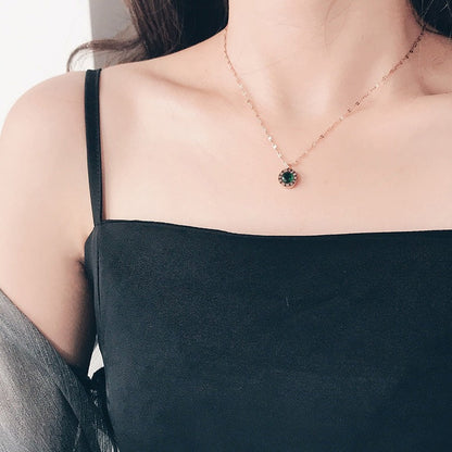 Smaragdketting met medaillon in goud