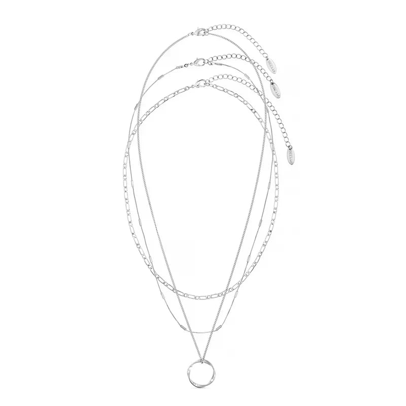 Drierijige ketting met open cirkel in wit goud